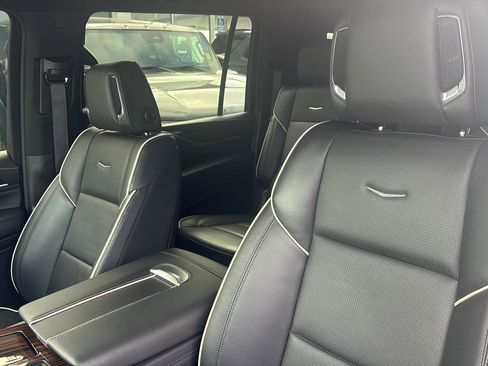 Used 2022 Cadillac Escalade ESV Premium Luxury AWD/4WD image 24