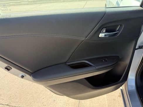 Certified 2017 Honda Accord EX-L image 16