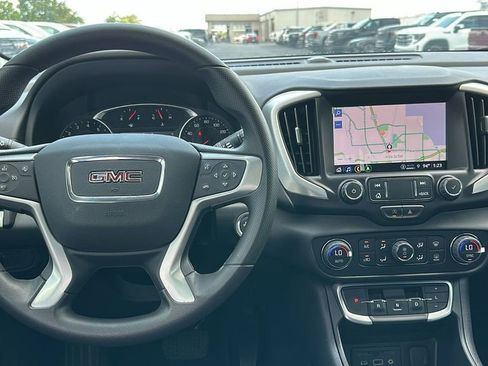 Used 2023 GMC Terrain SLE w/ Driver Convenience Package image 10