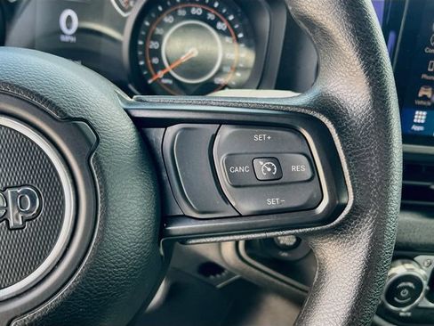 Used 2025 Jeep Gladiator Sport AWD/4WD image 18