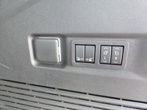 New 2025 GMC Yukon XL Denali w/ Sun & Power Step Package image 15