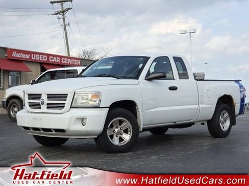 Used 2011 Dodge Dakota SXT image 1