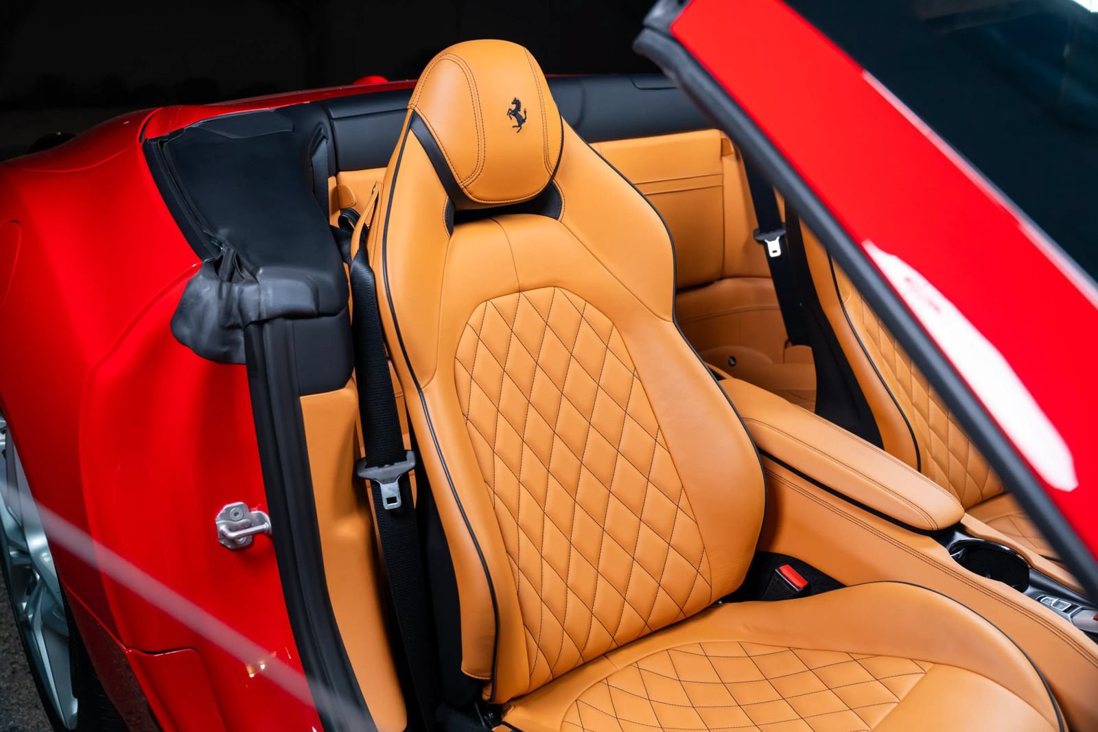 Used 2015 Ferrari California T RWD image 98