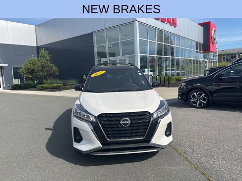 Used 2022 Nissan Kicks SR w/ Interior Electronics Package FWD image 2