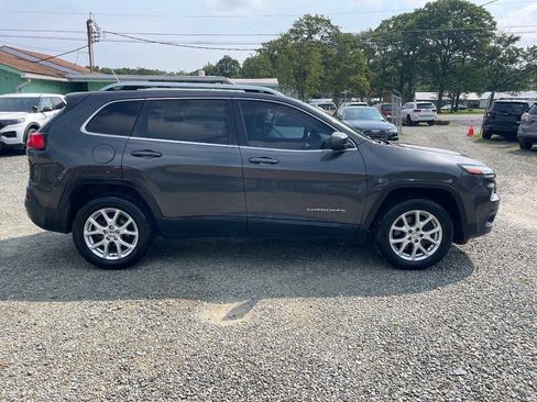 Used 2015 Jeep Cherokee Latitude FWD image 9