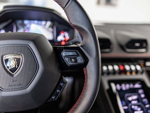 Used 2023 Lamborghini Huracan Sterrato image 25