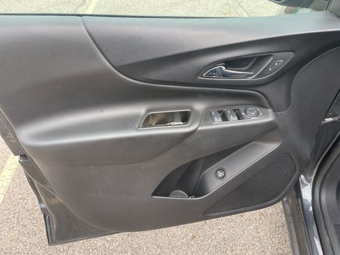 Used 2021 Chevrolet Equinox LT FWD image 19