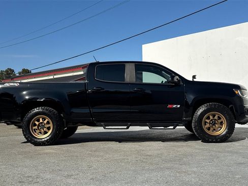 Used 2020 Chevrolet Colorado Z71 w/ Z71 Midnight Edition image 2