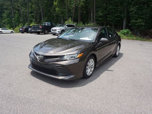 Used 2018 Toyota Camry LE FWD image 21