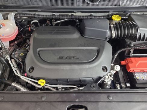 Used 2025 Chrysler Pacifica Select FWD image 26