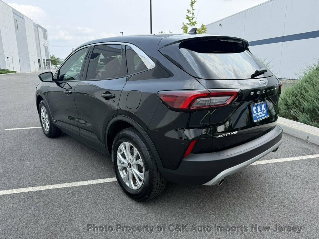 Used 2023 Ford Escape Active AWD/4WD image 3