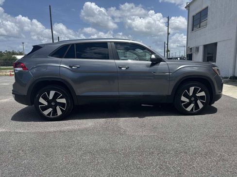 Certified 2024 Volkswagen Atlas Cross Sport SE FWD image 7