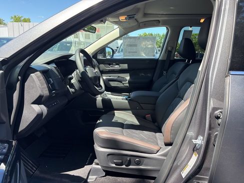 New 2026 Nissan Pathfinder Platinum AWD/4WD image 12