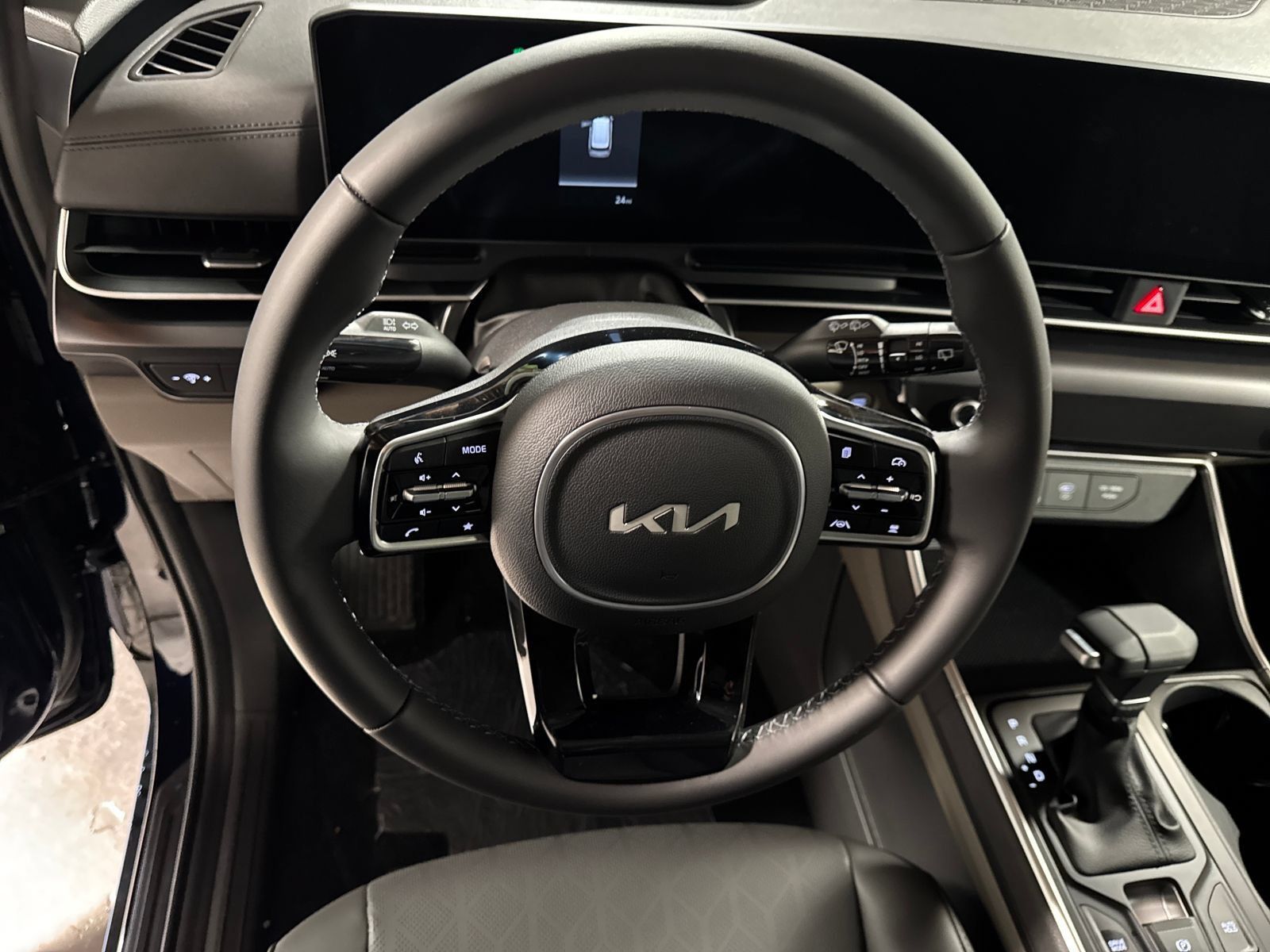 Certified 2026 Kia Carnival FWD image 23