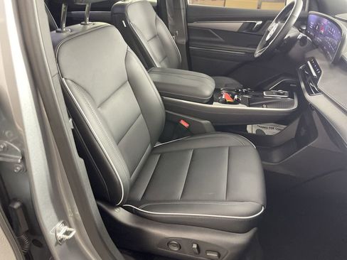 Used 2025 Buick Enclave Preferred image 27