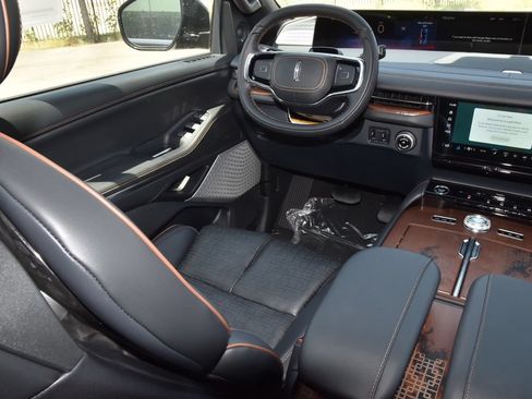 New 2027 Lincoln Navigator L Black Label AWD/4WD image 16