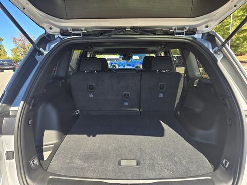 New 2025 Jeep Grand Cherokee Laredo image 10