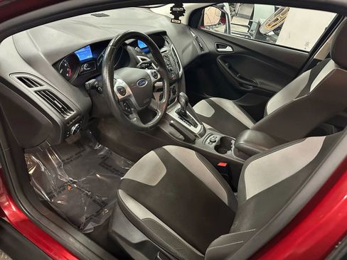 Used 2014 Ford Focus SE w/ SE Sport Package image 17