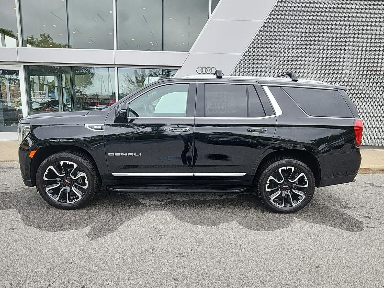 Used 2022 GMC Yukon Denali AWD/4WD image 3