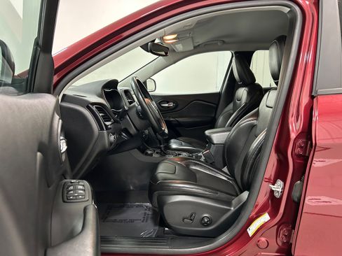 Used 2020 Jeep Cherokee Latitude Plus AWD/4WD image 4