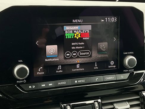 Used 2025 Nissan Pathfinder SV FWD image 32