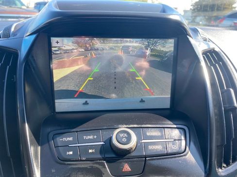 Used 2019 Ford Escape SE image 16