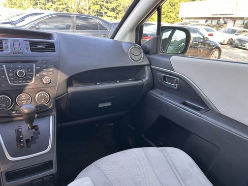 Used 2013 MAZDA MAZDA5 Sport image 15