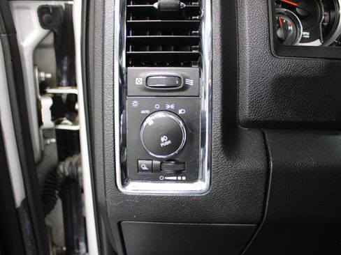 Used 2016 RAM 1500 Laramie w/ Convenience Group AWD/4WD image 8