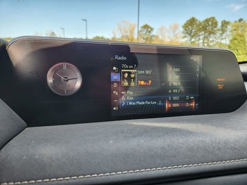 Used 2019 Lexus UX 250h w/ Premium Package image 25