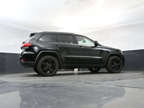 Used 2019 Jeep Grand Cherokee Laredo AWD/4WD image 24