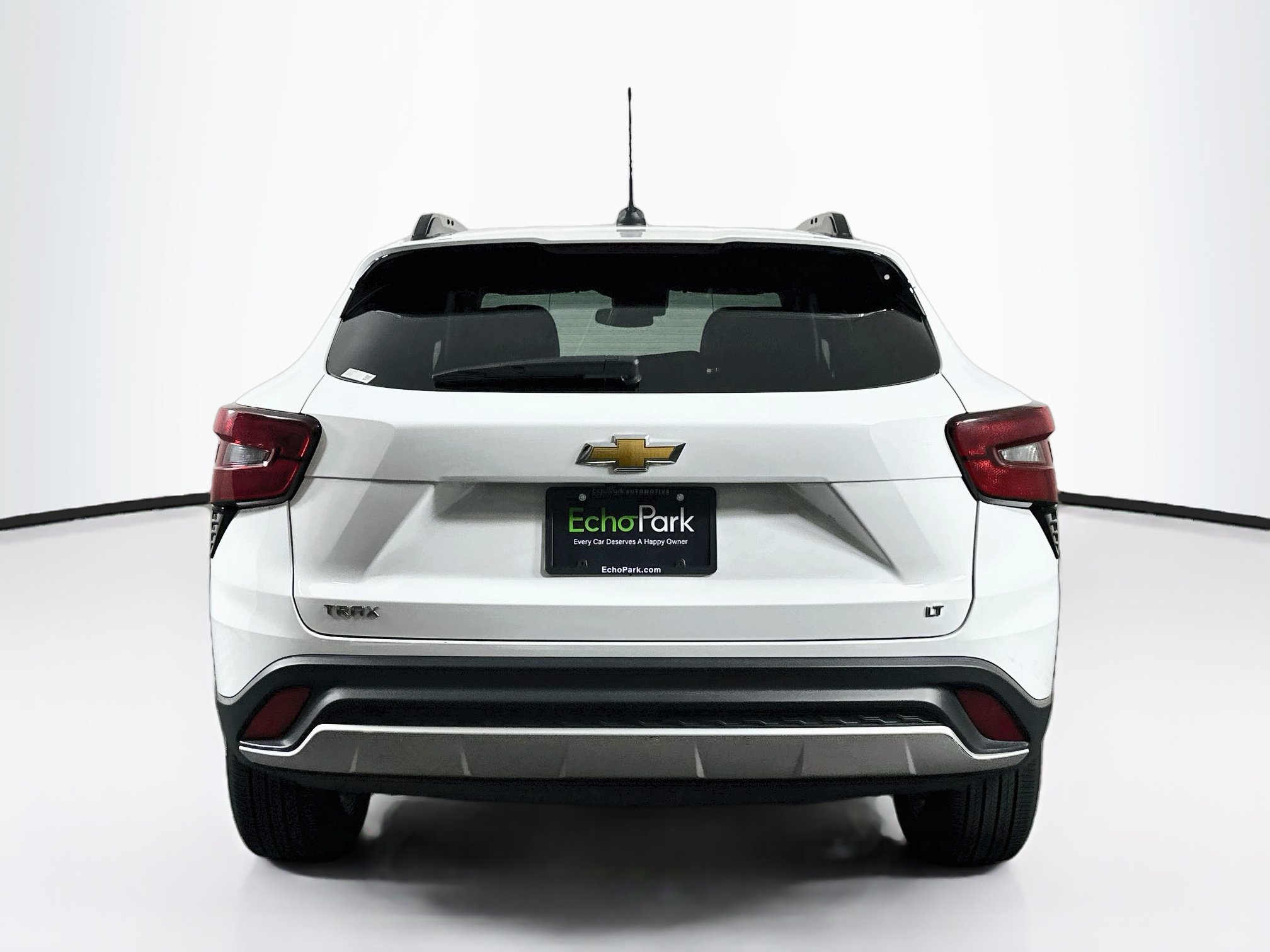 Used 2025 Chevrolet Trax LT FWD image 7