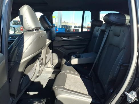 New 2025 Jeep Grand Cherokee Altitude image 5