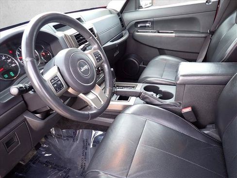 Used 2012 Jeep Liberty Limited AWD/4WD image 10