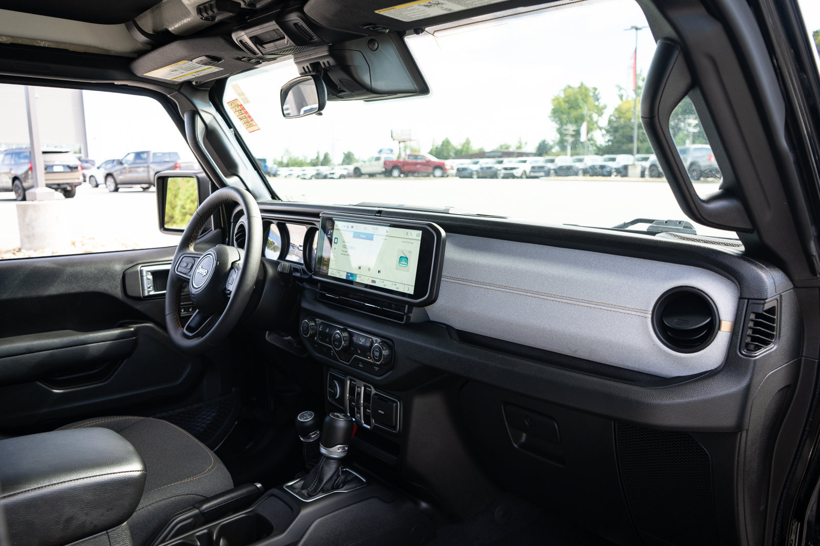 Used 2024 Jeep Wrangler Unlimited w/ Convenience Group AWD/4WD image 21