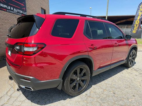 Used 2025 Honda Pilot Black Edition image 9
