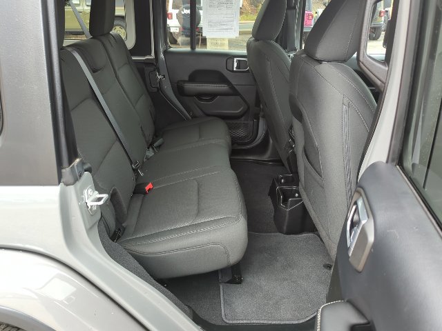 Used 2018 Jeep Wrangler Unlimited Sahara AWD/4WD image 19