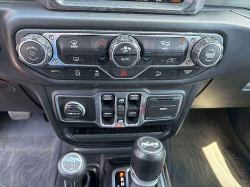 Used 2018 Jeep Wrangler Unlimited Sahara w/ Dual Top Group AWD/4WD image 24