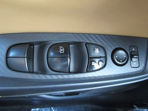 Used 2022 Nissan Sentra SV w/ SV Premium Package image 33