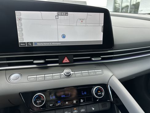 Used 2025 Hyundai Elantra SEL FWD image 17
