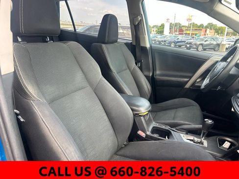 Used 2016 Toyota RAV4 XLE AWD/4WD image 5