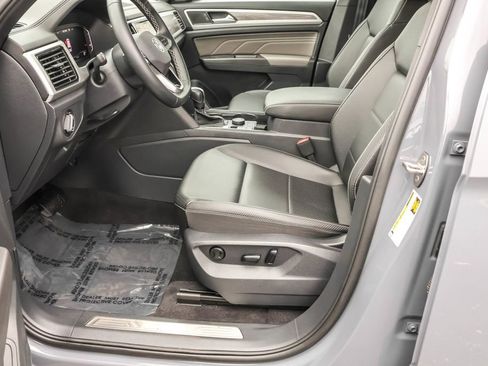 Used 2023 Volkswagen Atlas Cross Sport SE w/ Black Wheel Package image 17