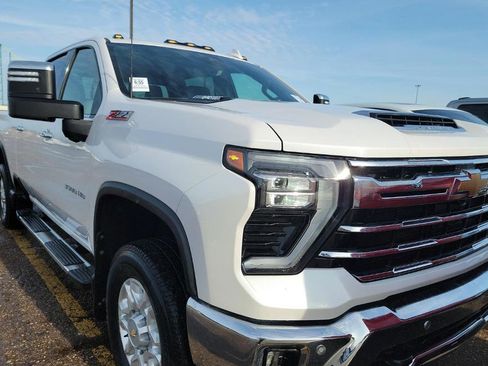 Used 2024 Chevrolet Silverado 3500 LTZ w/ LTZ Plus Package image 4