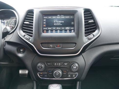 Used 2020 Jeep Cherokee Latitude Plus AWD/4WD image 21