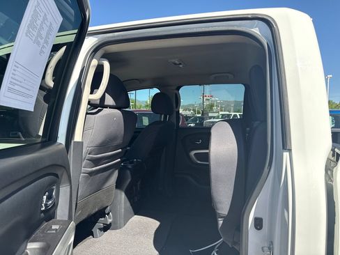 Used 2020 Nissan Titan SV w/ SV Convenience Package RWD image 15