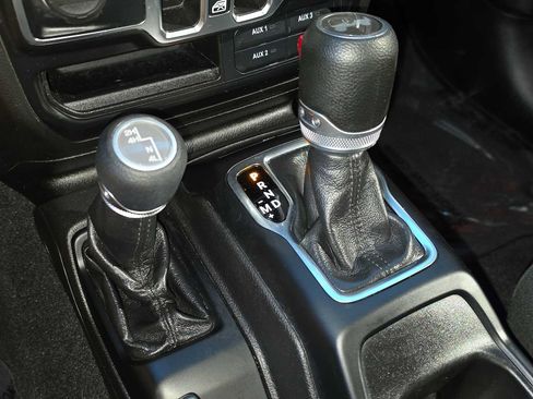 Used 2022 Jeep Wrangler Unlimited Sport AWD/4WD image 21