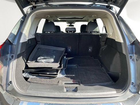 Used 2023 Nissan Rogue SL w/ SL Premium Package FWD image 10