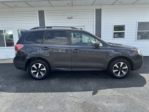 Used 2017 Subaru Forester 2.5i Premium w/ All-Weather Package AWD/4WD image 11