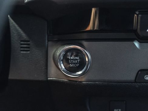 Used 2017 Toyota Tacoma TRD Sport w/ Tow Package RWD image 10