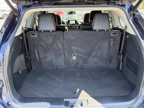 Used 2023 Toyota Highlander XLE FWD image 9