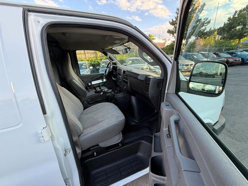 Used 2021 Chevrolet Express 2500 RWD image 12